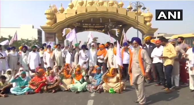 Farmers in Punjab, Haryana block roads as part of protest against farm laws