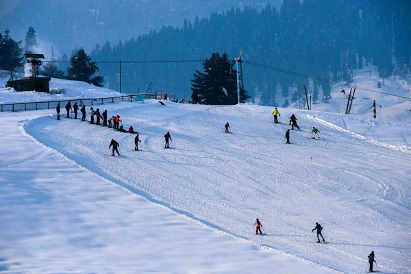 Gulmarg’s ski slopes beckon winter sports lovers