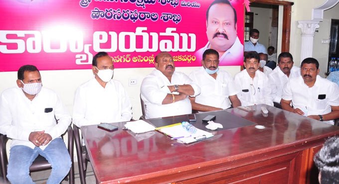Move to Hyderabad to campaign in GHMC polls: Gangula to TRS cadre