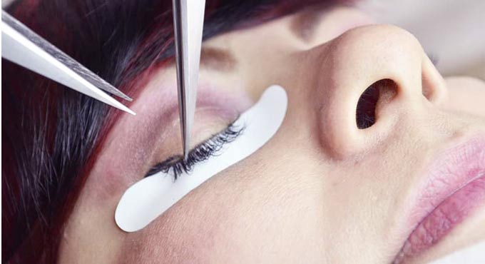 Getting permanent eyelash extensions? Keep these points in mind