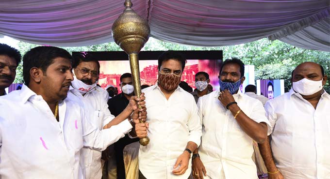 BJP, MIM leaders instigating people: KTR