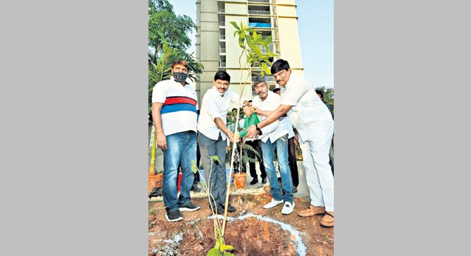 Actors Jagapathi Babu and Sunil plant saplings