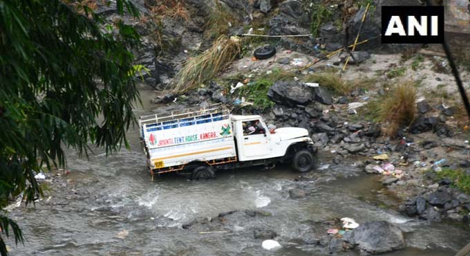 Seven killed after vehicle falls in khud in Himachal Pradesh