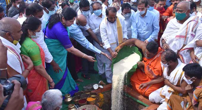 Indrakaran Reddy lays foundation for Endowments office complex in Warangal