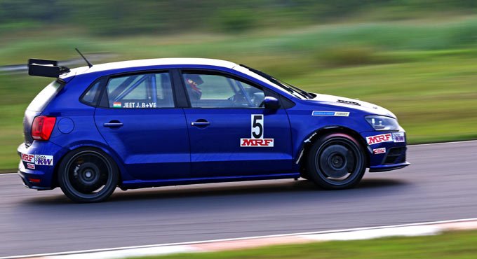 Hyderabad’s Jeet Jhabakh grabs pole in Chennai