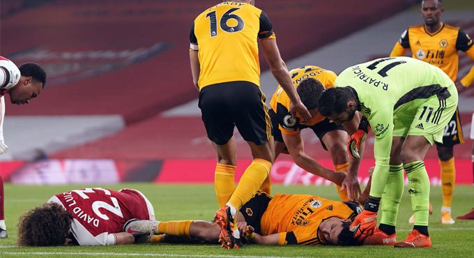 Jimenez ‘being assessed’ after being stretchered off with head injury