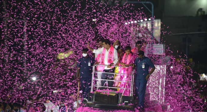 GHMC polls: Galli party or lolli party, your choice, says KTR