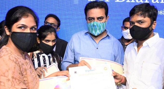 KTR presents TITA certificate to Sharada who lost job due to lockdown