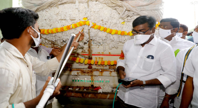Efforts on to procure discoloured cotton: Puvvada