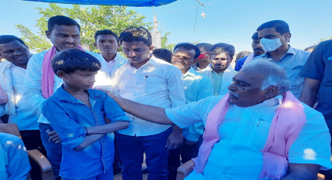 Tiger attack: Sirpur (T) MLA Konappa assures all help to kin of Vignesh