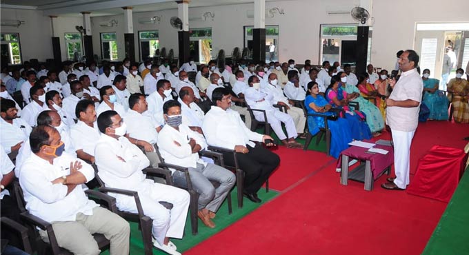 TRS cadre urged to strive hard for GHMC polls