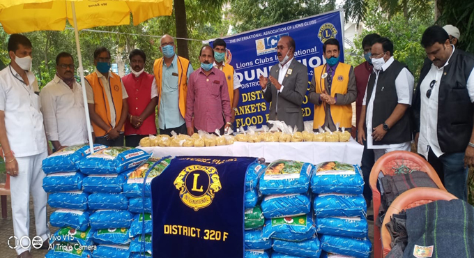 Lions club gesture to flood-affected families in Warangal