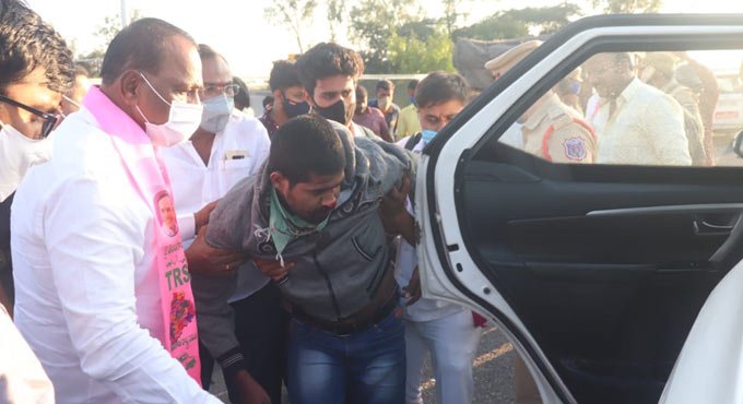 Malla Reddy helps accident victim