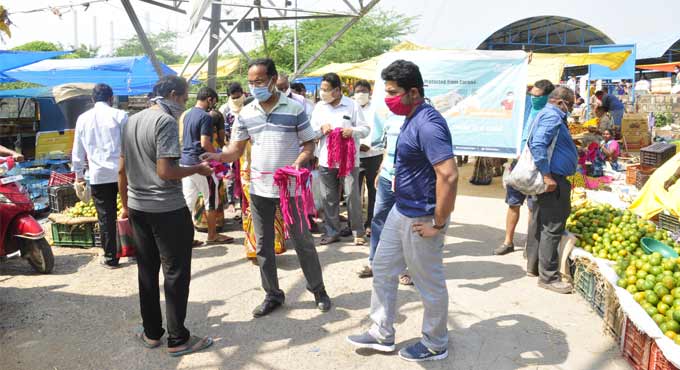 NTPC-Ramagundam staff distribute masks at weekly market in Peddapalli
