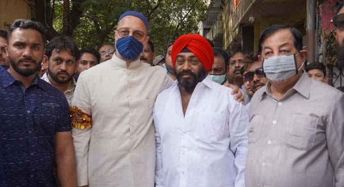 Asaduddin Owaisi holds padayatra in Hyderabad’s Ghansi Bazaar