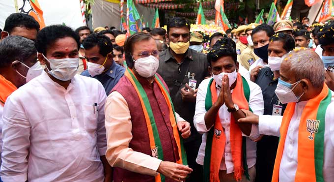 GHMC polls: Prakash Javadekar fumbles on facts