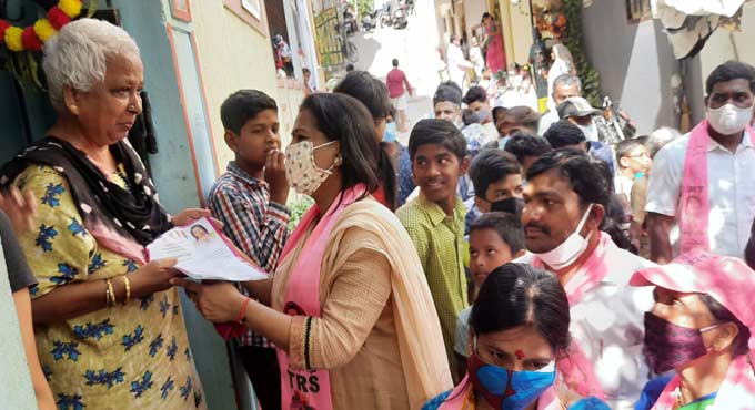 GHMC polls: Beneficiaries of govt schemes vow to elect TRS
