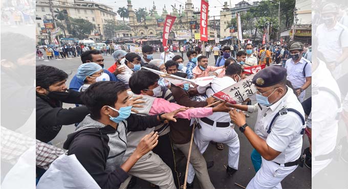 Trade union strike partially affects normal life in Bengal