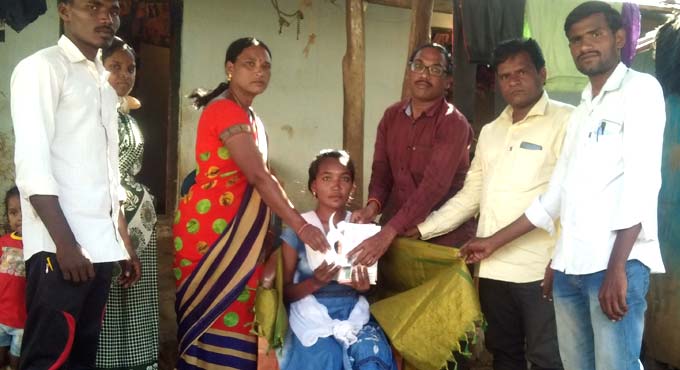 Tribal girl from Adilabad to set foot in Pondicherry varsity