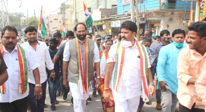 Vote for Congress in GHMC polls for real development: Uttam