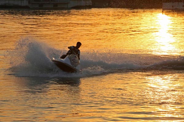 Young Iraqis rock the boat