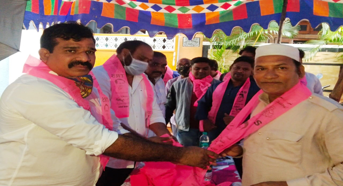 Andole MLA urges BHEL workers to support TRS