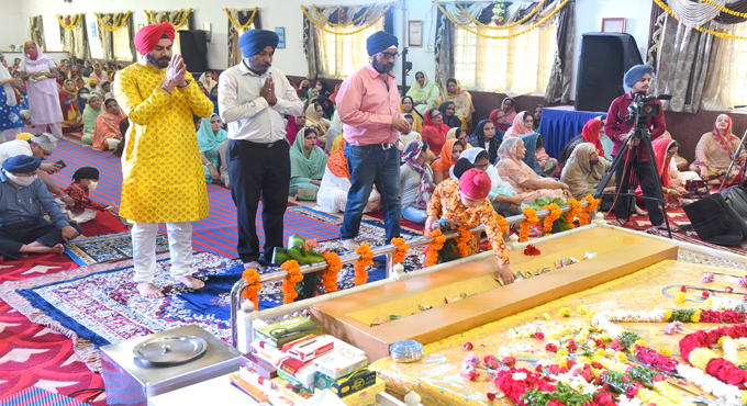 Gurudwaras reverberate with keertans, kathas in Hyderabad