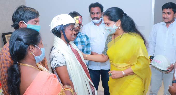 Kavitha felicitates woman for excelling in mining sector