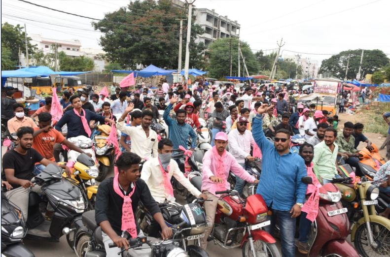 TRS takes out massive bike rally in Chandanagar