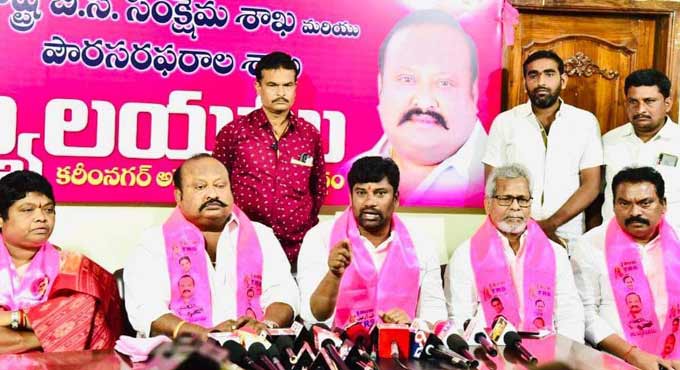 Balka Suman flays Bandi over comments against KCR