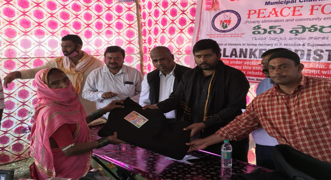 Hyderabad NGO distributes blankets to elderly in Adilabad