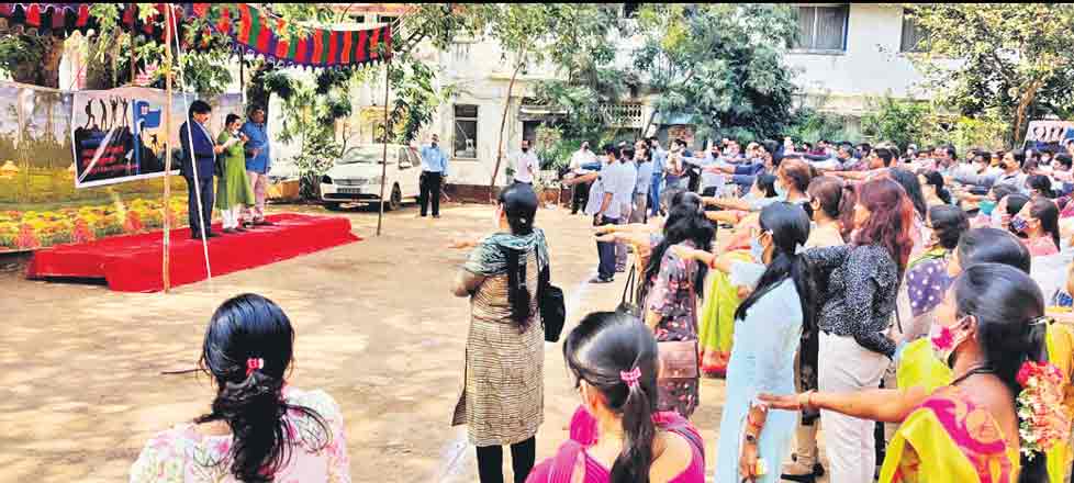 Hyderabad: Central Bank employees take oath to provide best customer service