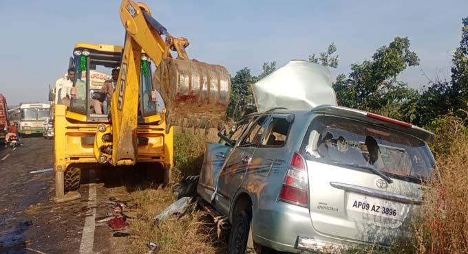 Seven of Hyderabad family killed in road accident near Chevella