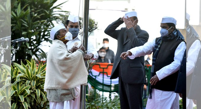 Sonia Gandhi, Rahul skip Congress Foundation Day event