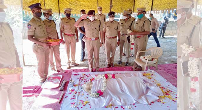 Cops pay tribute to police dog in Bhupalpally