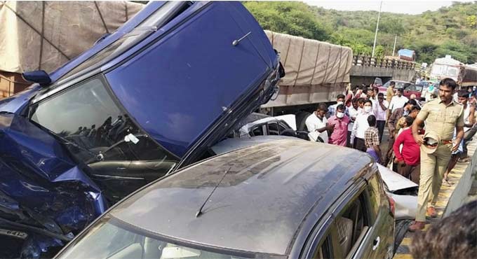 Dharmapuri: Four killed after lorry rear-ends vehicles