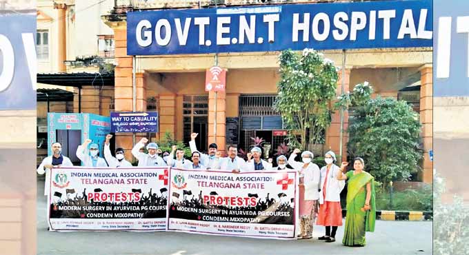Hyderabad: Doctors protest against gazette notification by CCIM