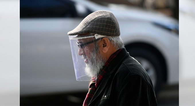 Face shields worn alone are not effective against COVID-19, says study