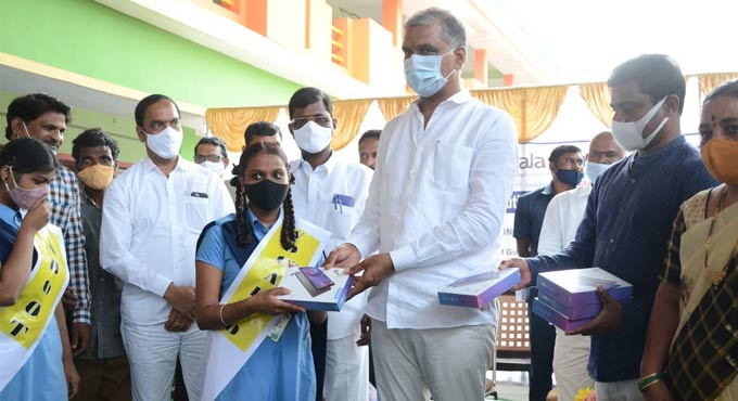 Bala Vikasa distributes tabs to students in Siddipet