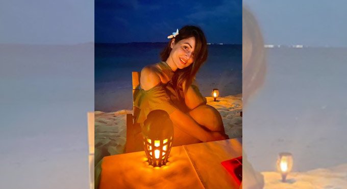 Hina Khan shares night mode photography with fans