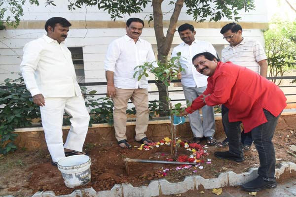 Singer Mano participates in Green India Challenge