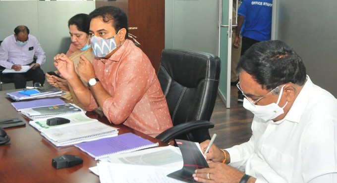 Daily water supply in GWMC areas from Ugadi: KTR