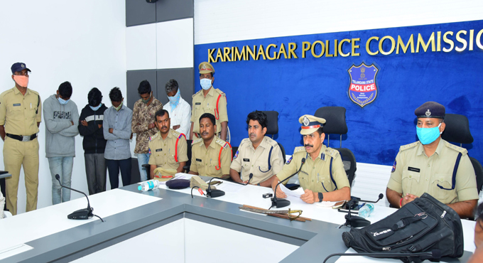 Five held for attempt to loot bank in Karimnagar