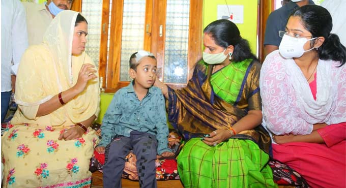 Kavitha meets Peddapalli boy recovering from brain ailment