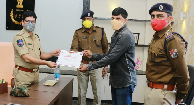 Khammam: Cyber cell trainers get certificates of appreciation