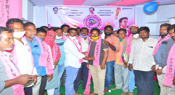 Several municipal workers join TRSKV in Khammam