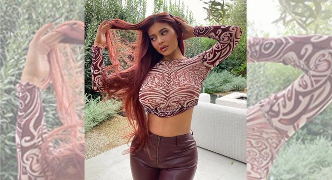 Kylie Jenner embraces her natural hair