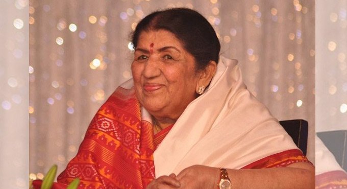 When Lata Mangeshkar wished ‘Bade Bhai Dilip Kumar ji’