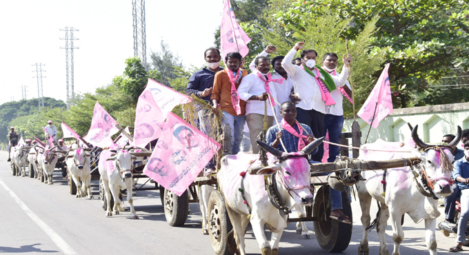 Bullock cart rally taken out in support of protesting farmers in Warangal