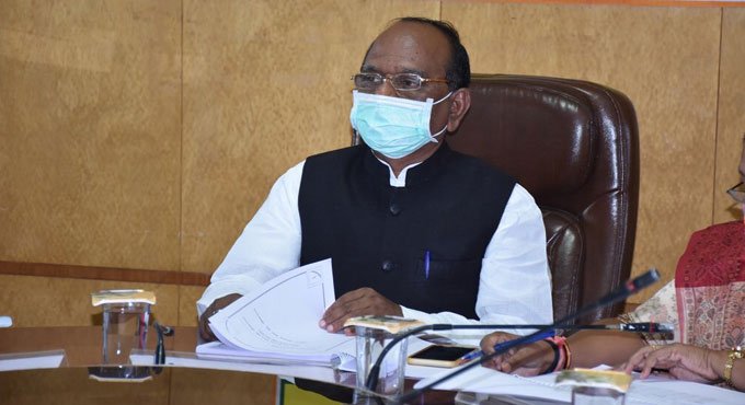 Gujarat BJP MP Mansukh Vasava quits party